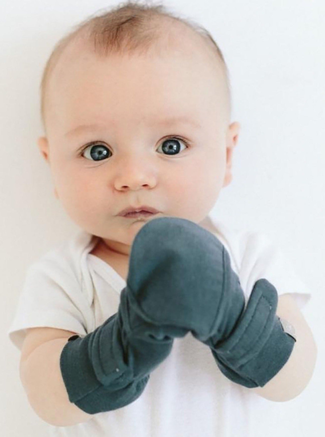 Goumi Stay-On Scratch Mittens, Midnight Scratch Mitts Goumikids