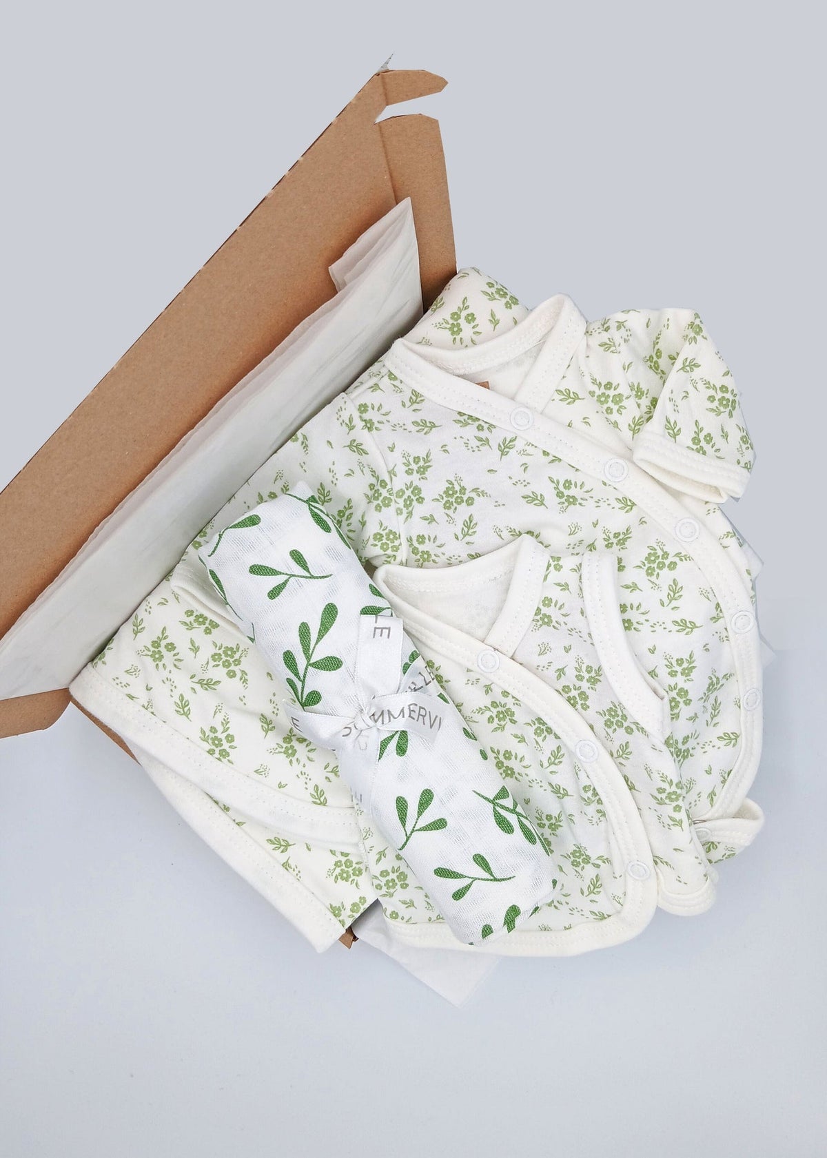 The Green Floral collection Gift Box - Muslin, Bodysuit, Incubator Vest and Blanket Little Mouse Baby Clothing & Gifts